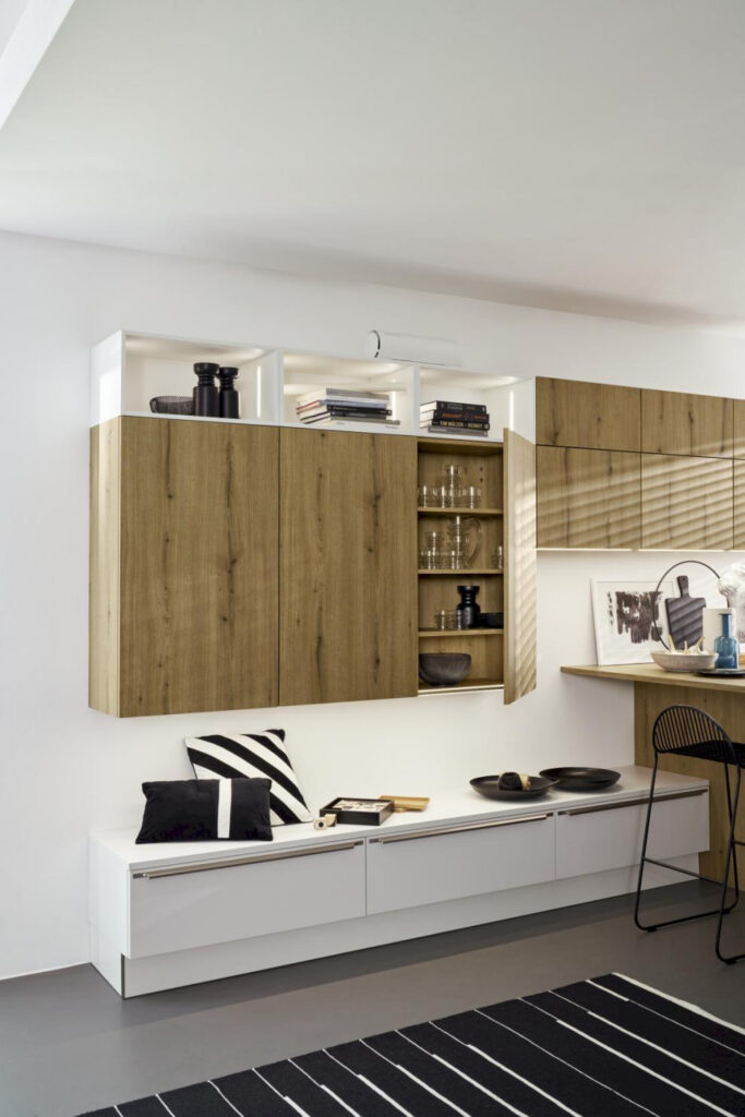 Hoe haal je het maximale uit een kleine woonkamer? | Dressing, inbouwkast en haardwand op maat