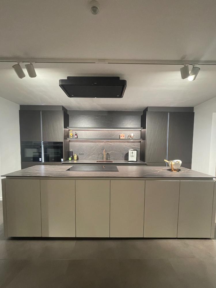 Van Damme Interior | Dressing, inbouwkast en haardwand op maat