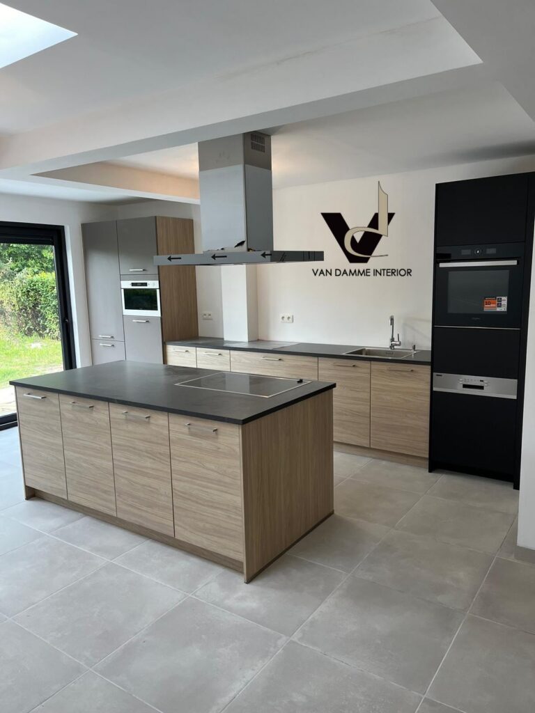 Van Damme Interior | Dressing, inbouwkast en haardwand op maat
