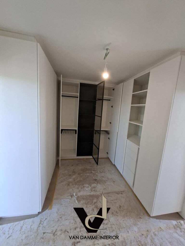 Van Damme Interior | Dressing, inbouwkast en haardwand op maat