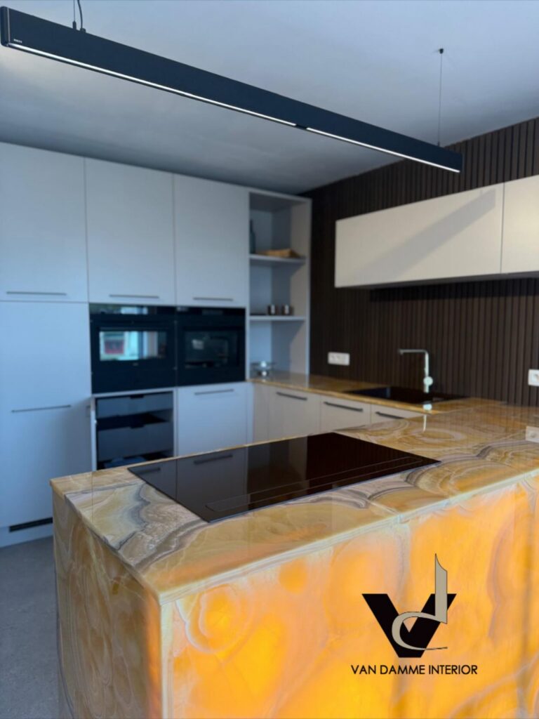 Van Damme Interior | Dressing, inbouwkast en haardwand op maat