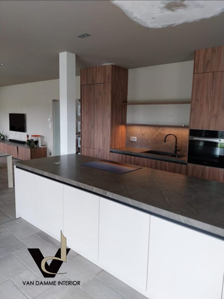 Van Damme Interior | Dressing, inbouwkast en haardwand op maat