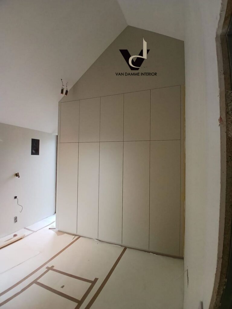 Van Damme Interior | Dressing, inbouwkast en haardwand op maat