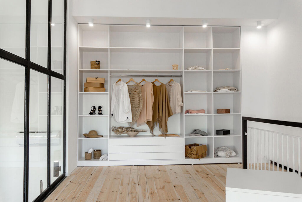Van Damme Interior | Dressing, inbouwkast en haardwand op maat