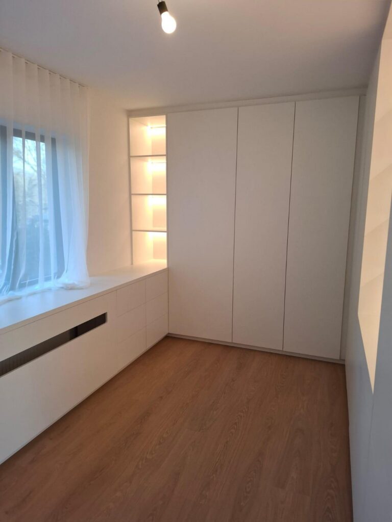 Keukens | Dressing, inbouwkast en haardwand op maat