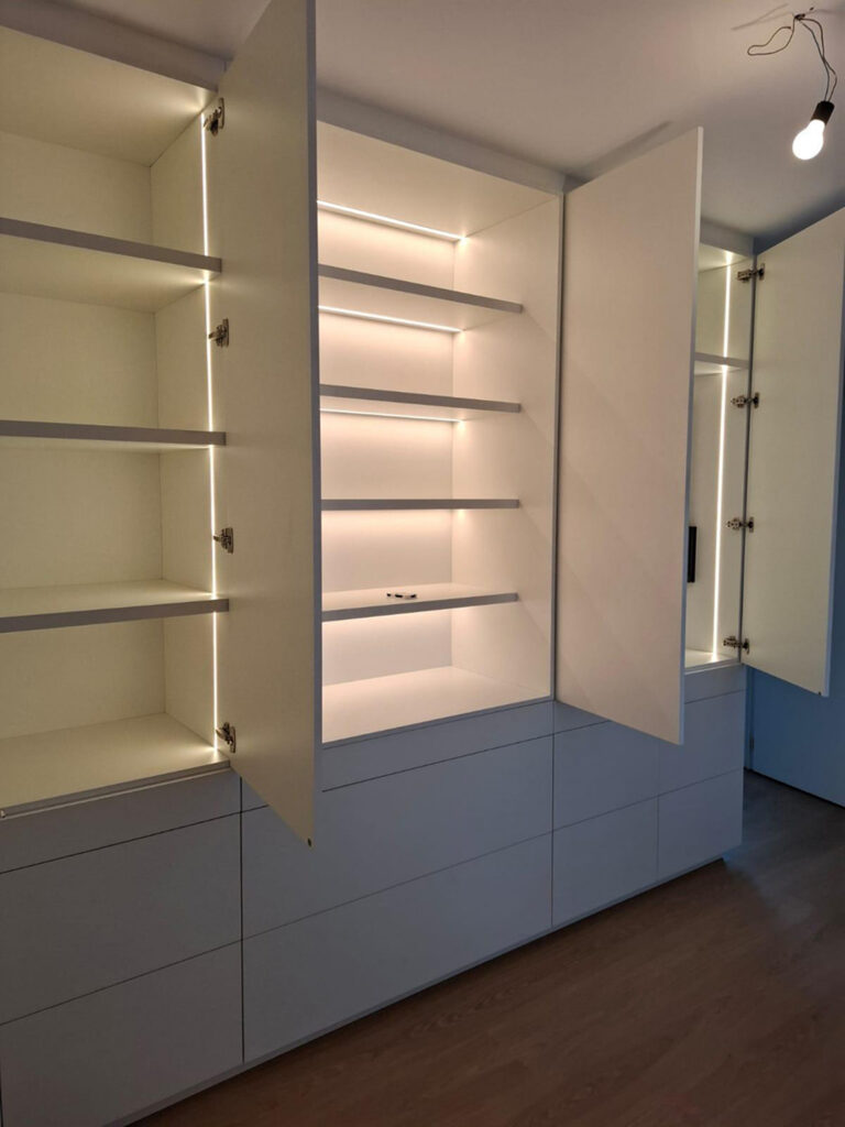 Meubels op maat 1 | Dressing, inbouwkast en haardwand op maat
