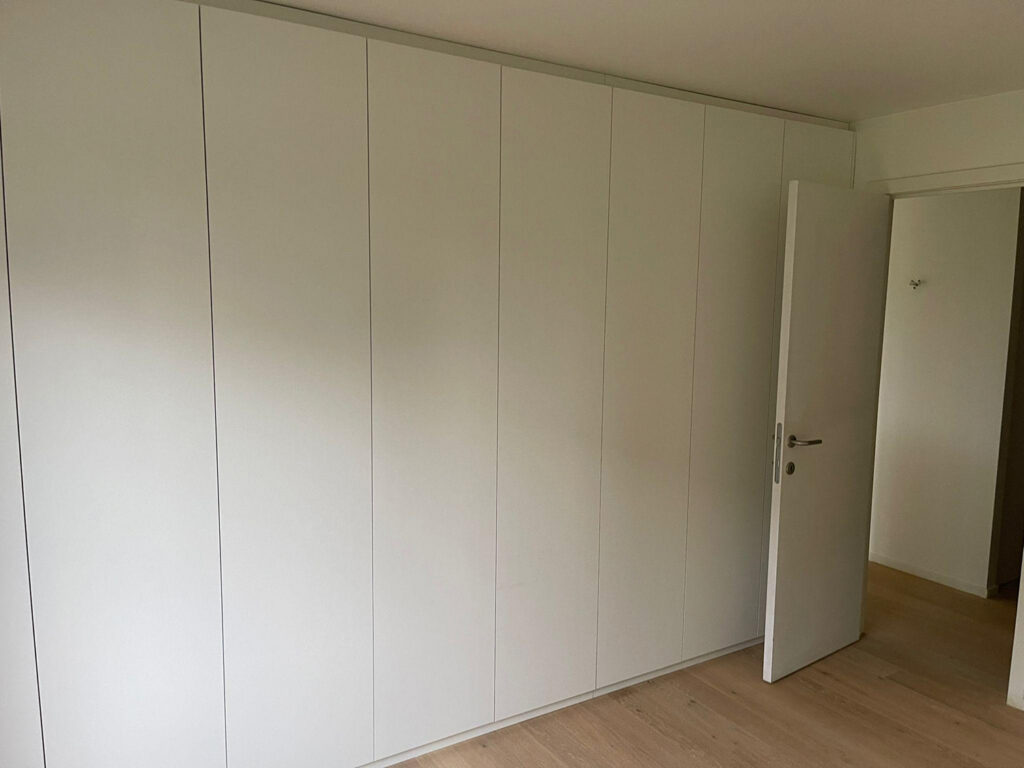 Meubels op maat 1 | Dressing, inbouwkast en haardwand op maat