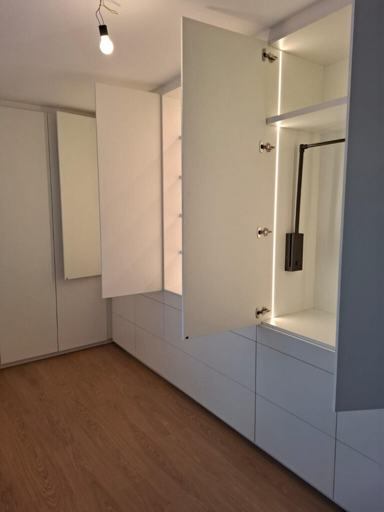 Meubels op maat 1 | Dressing, inbouwkast en haardwand op maat