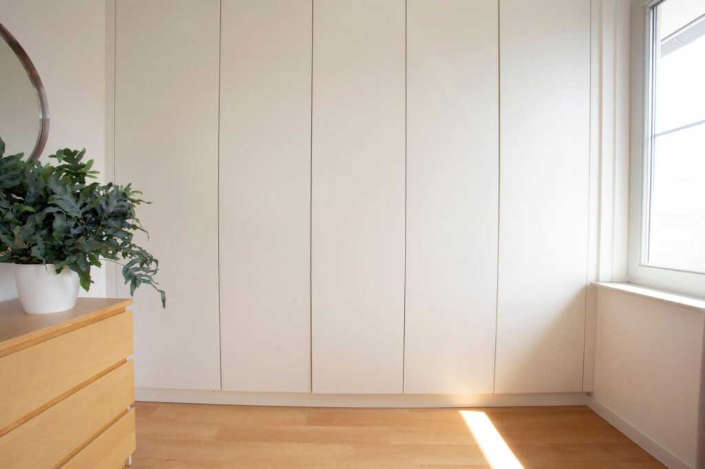 Van Damme Interior | Dressing, inbouwkast en haardwand op maat
